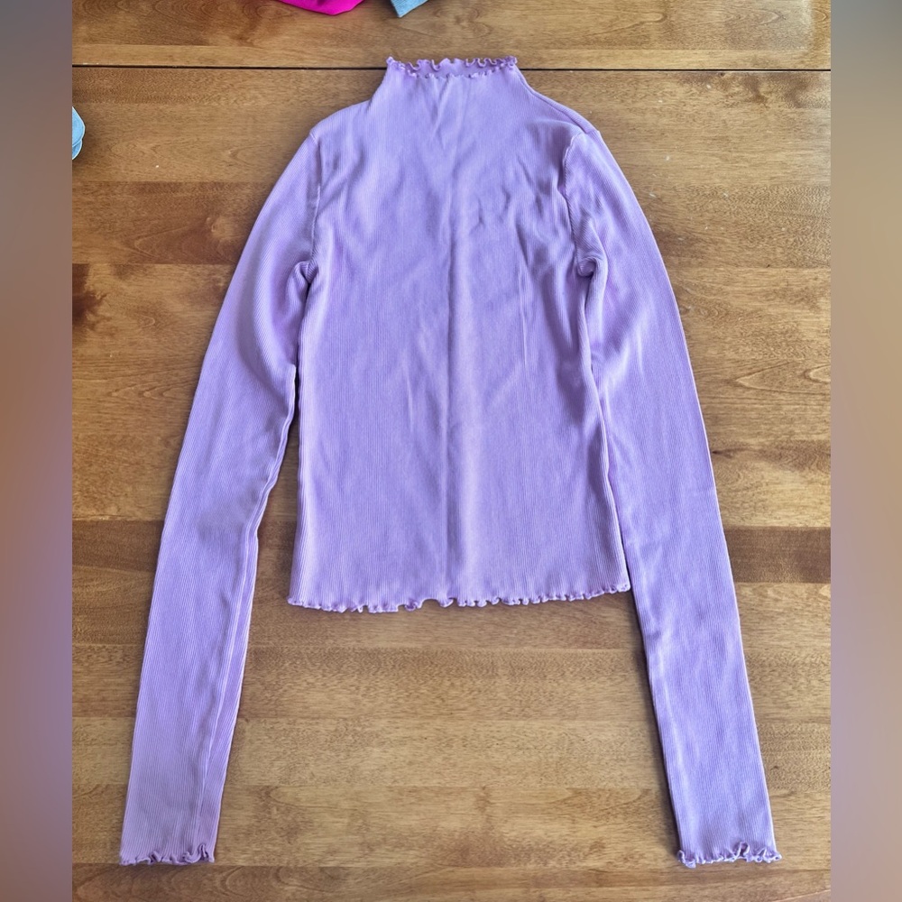 Forever21  top featuring lettuce mock neck top medium